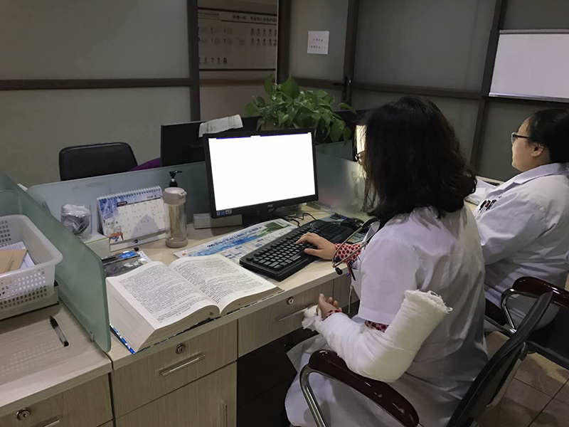 四川友誼醫(yī)院醫(yī)生不忘初心 心中始終裝著病人