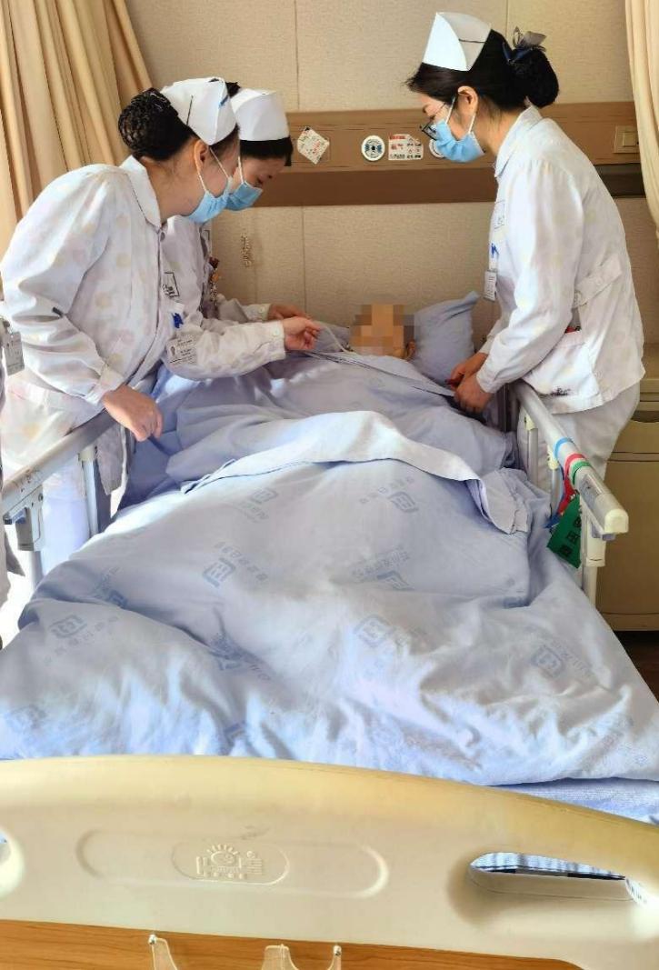 四川友誼醫(yī)院神經(jīng)內(nèi)科應(yīng)用SBAR交班模式為患者安全保駕護(hù)航