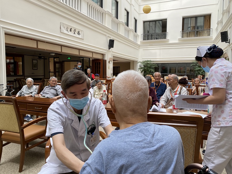 敬老愛老│四川友誼醫(yī)院走進(jìn)椿萱茂養(yǎng)老公寓開展健康科普活動(dòng)