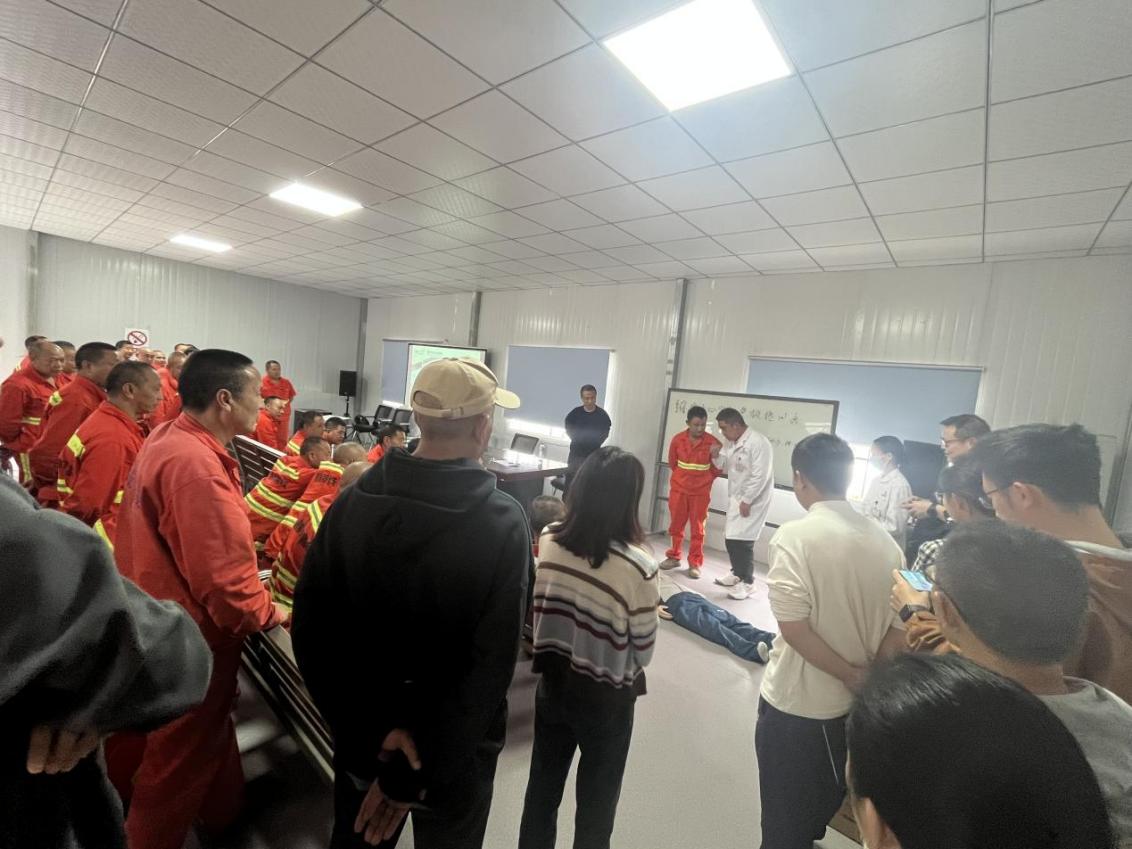 盈康一生四川友誼醫(yī)院開展外傷處理應(yīng)急救護(hù)培訓(xùn)進(jìn)企業(yè)活動