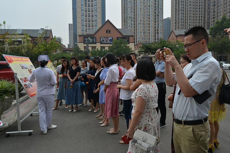 瀘州市江陽區(qū)社會組織黨建工作專題培訓班蒞臨四川友誼醫(yī)院參觀交流
