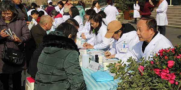 2014年12月16日四川友誼醫(yī)院盛大開業(yè) 舉辦大型義診活動(dòng)